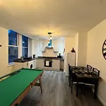 Rawson Apartments - Stylish City Centre Hideaway With 85 Inch Tv Cinema Room & Pool Table