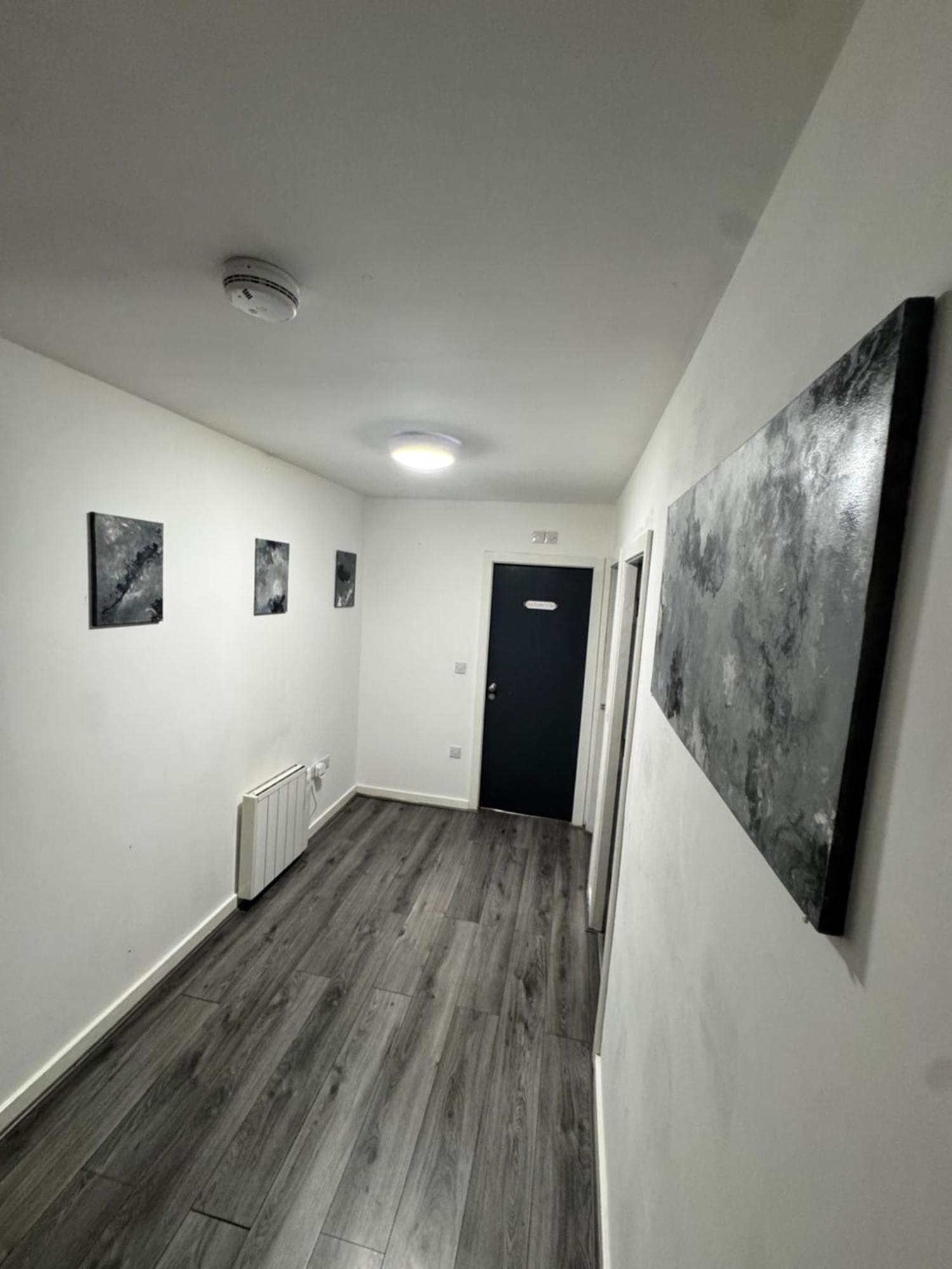 Rawson - Stylish Centre Hideaway With 85 Inch Tv Cinema & Pool Table