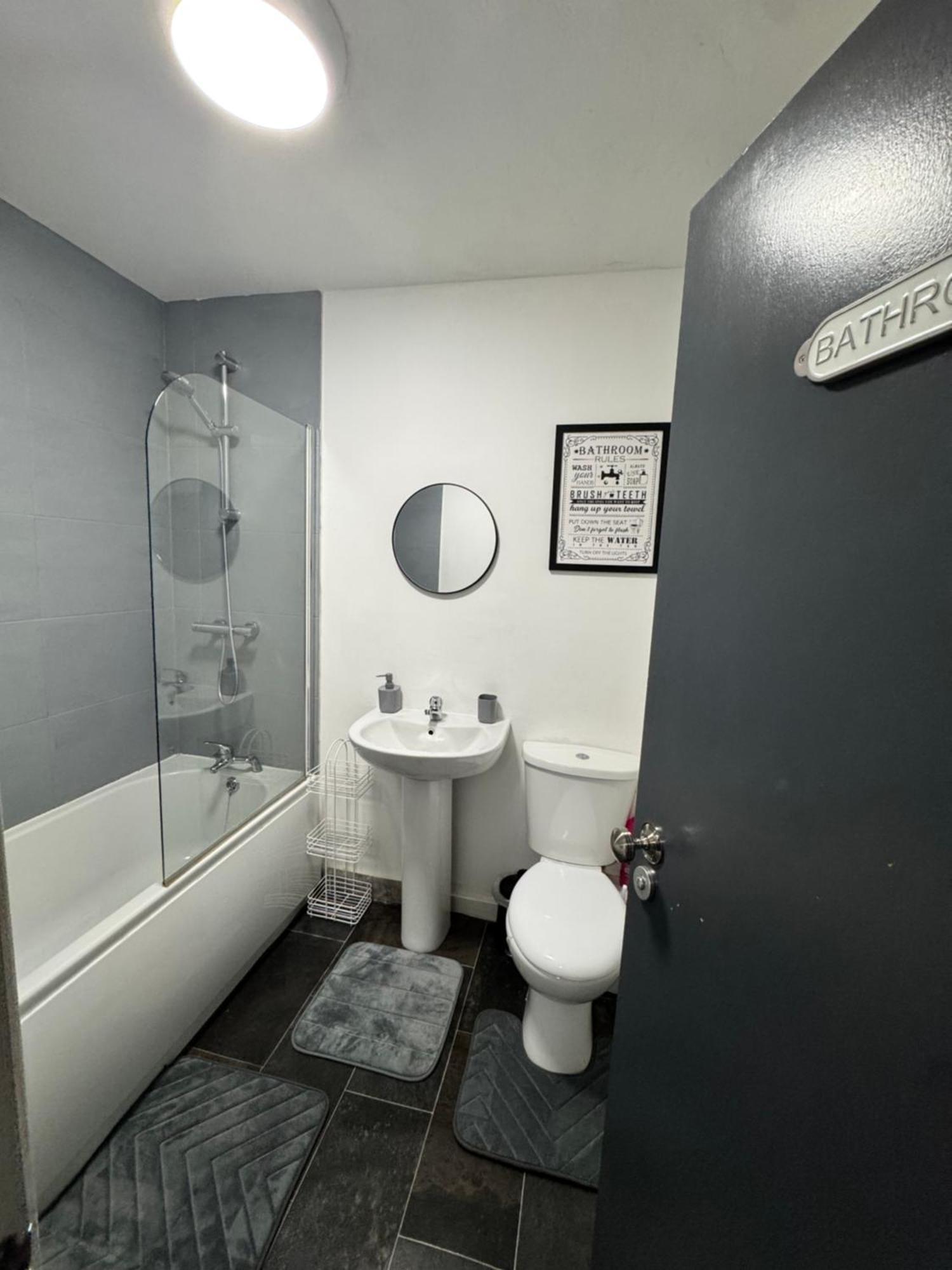 Rawson - Stylish Centre Hideaway With 85 Inch Tv Cinema & Pool Table Apartment