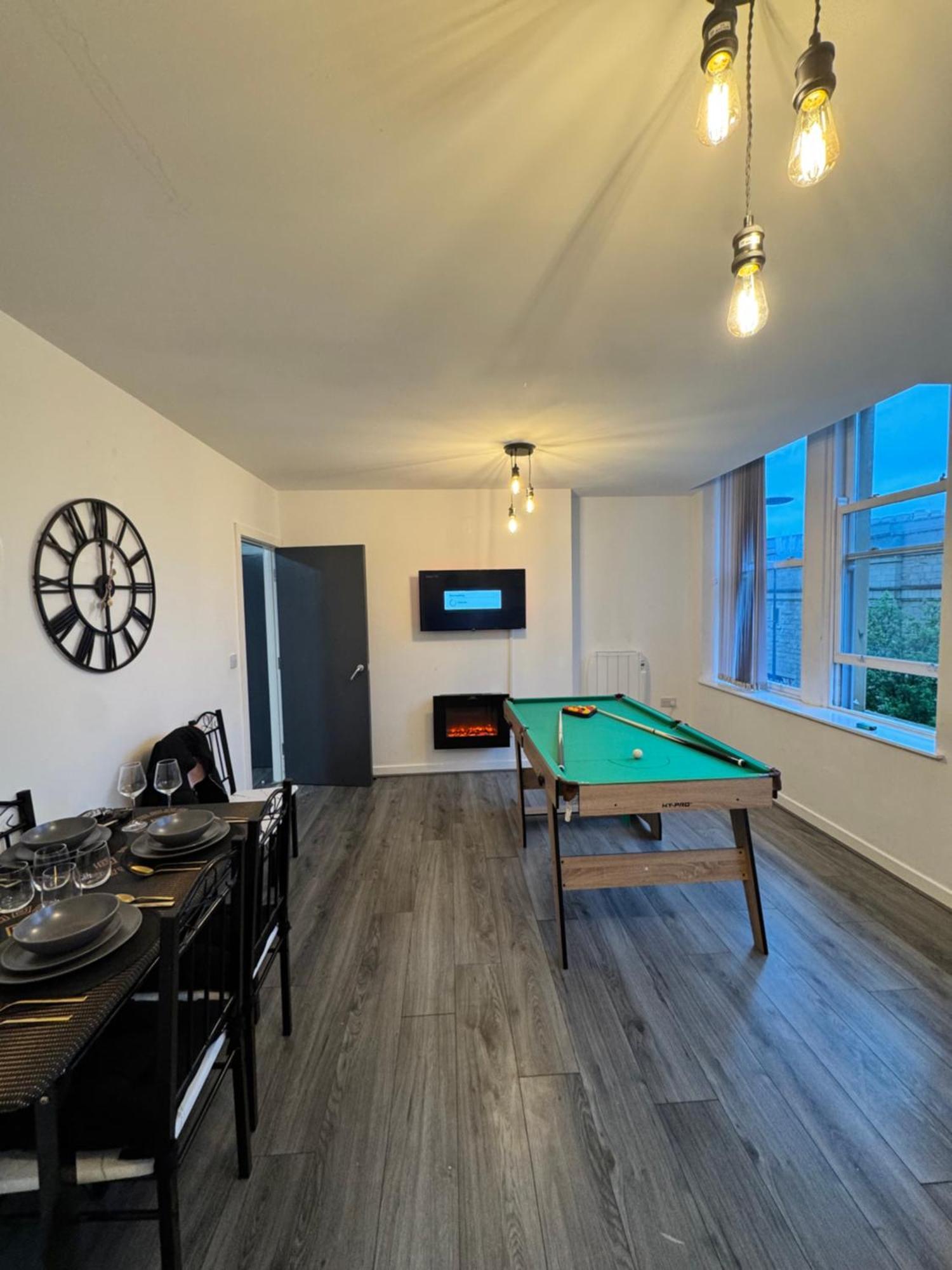 Apartment Rawson - Stylish Centre Hideaway With 85 Inch Tv Cinema & Pool Table