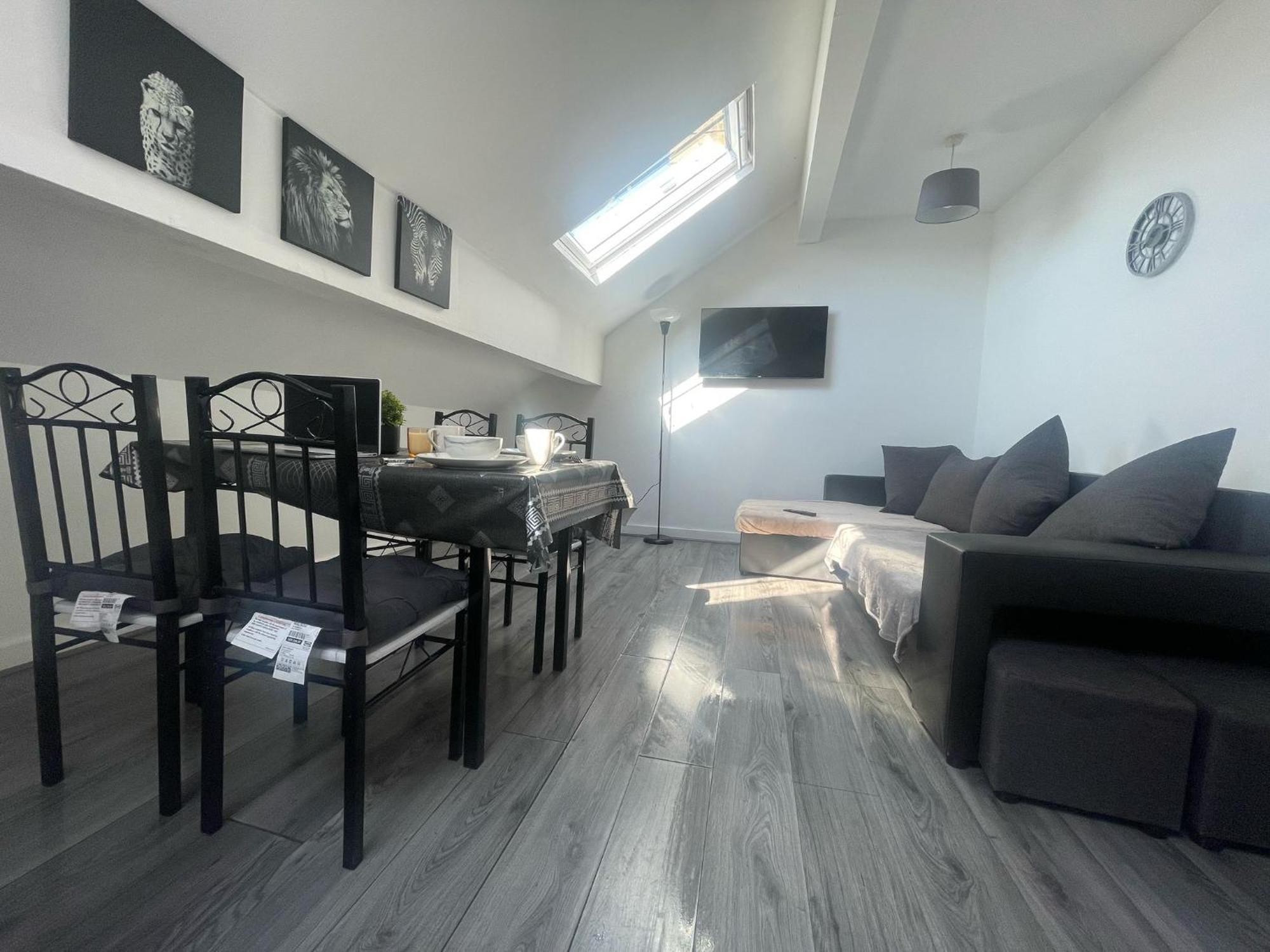 Rawson - Stylish Centre Hideaway With 85 Inch Tv Cinema & Pool Table Bradford (West Yorkshire)
