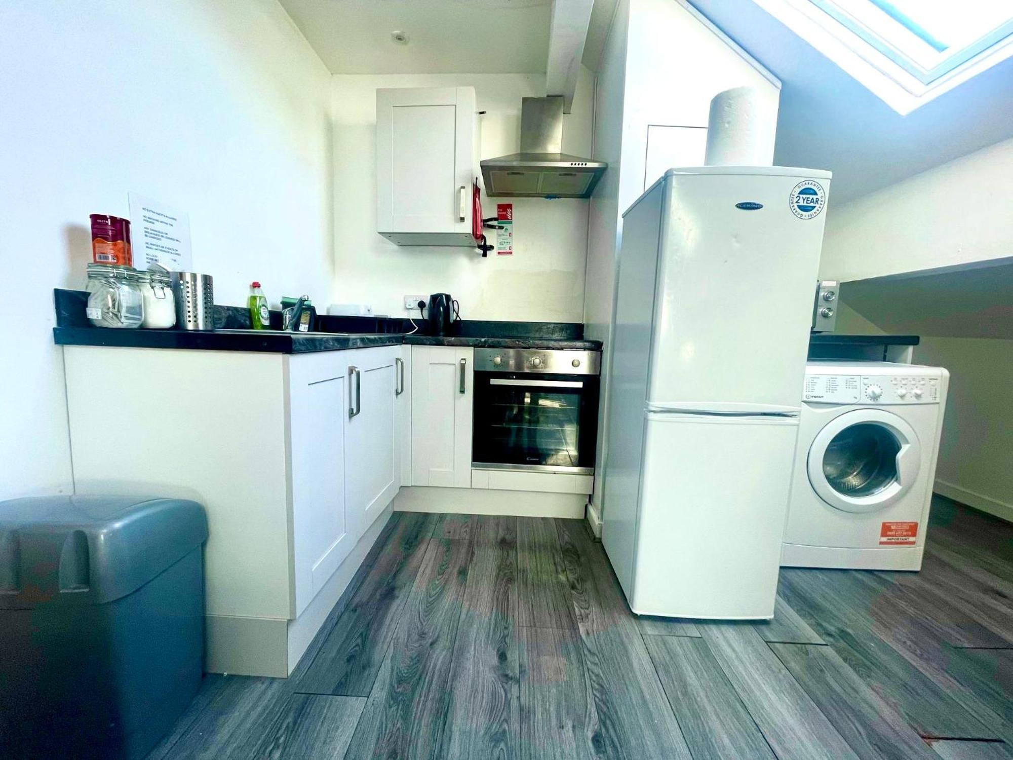 Rawson - Stylish Centre Hideaway With 85 Inch Tv Cinema & Pool Table Apartment Bradford (West Yorkshire)